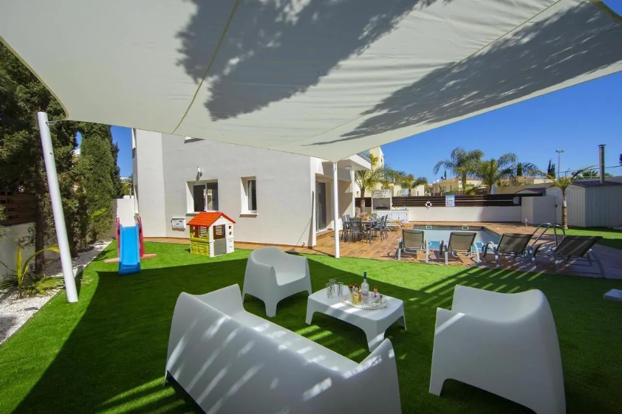 Tsokkos Family Villa - Pool Garden 2' Walk To Beach Protaras Holiday home