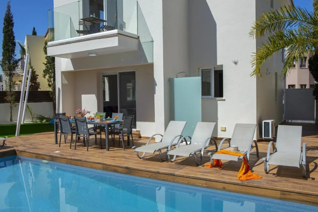 Tsokkos Family Villa - Pool Garden 2' Walk To Beach Protaras Holiday home