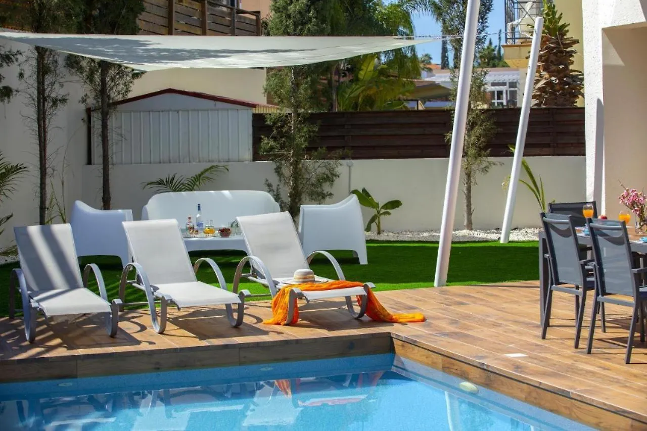 Tsokkos Family Villa - Pool Garden 2' Walk To Beach Protaras
