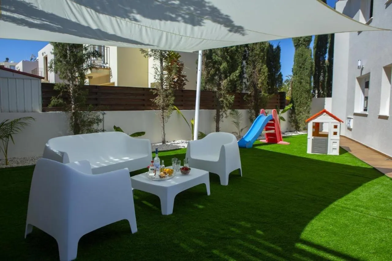 Tsokkos Family Villa - Pool Garden 2' Walk To Beach Protaras