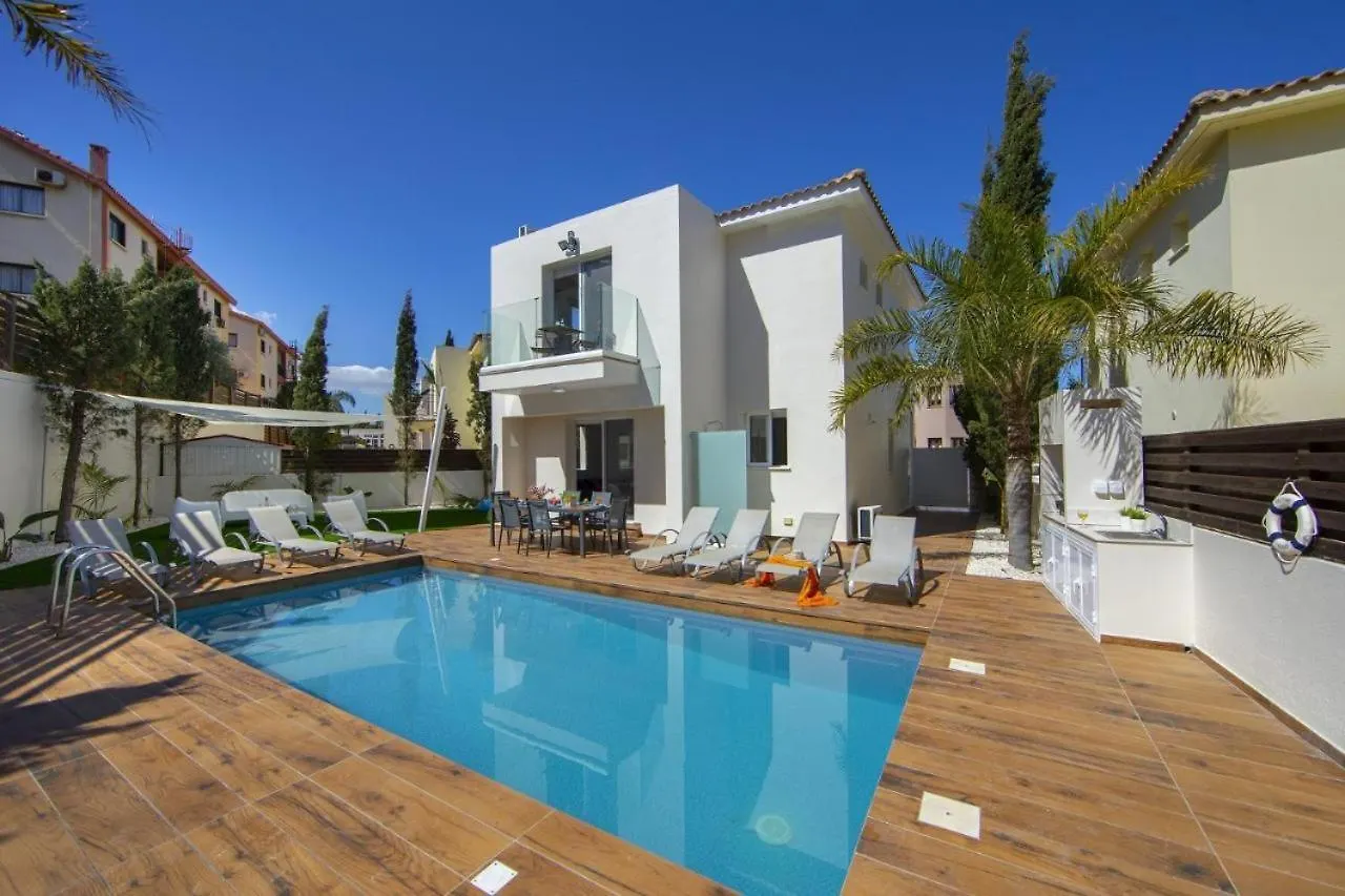 Tsokkos Family Villa - Pool Garden 2' Walk To Beach Protaras Cyprus