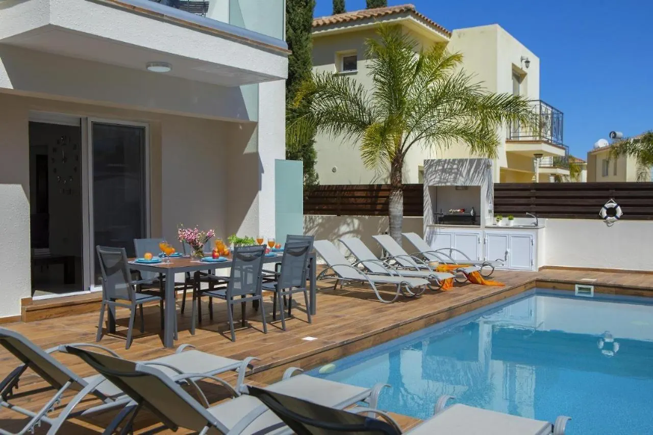 Tsokkos Family Villa - Pool Garden 2' Walk To Beach Protaras Holiday home